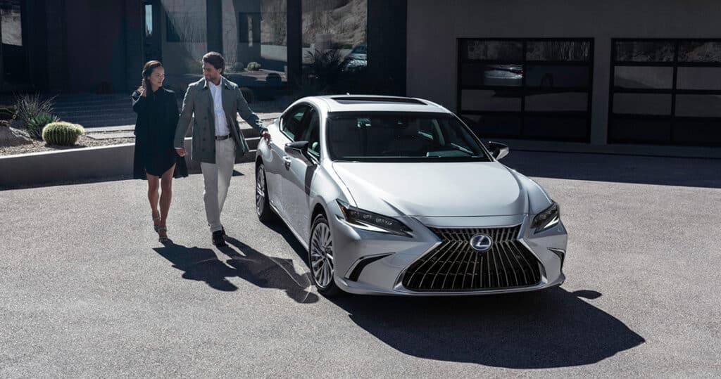Lexus ES: the luxury saloon