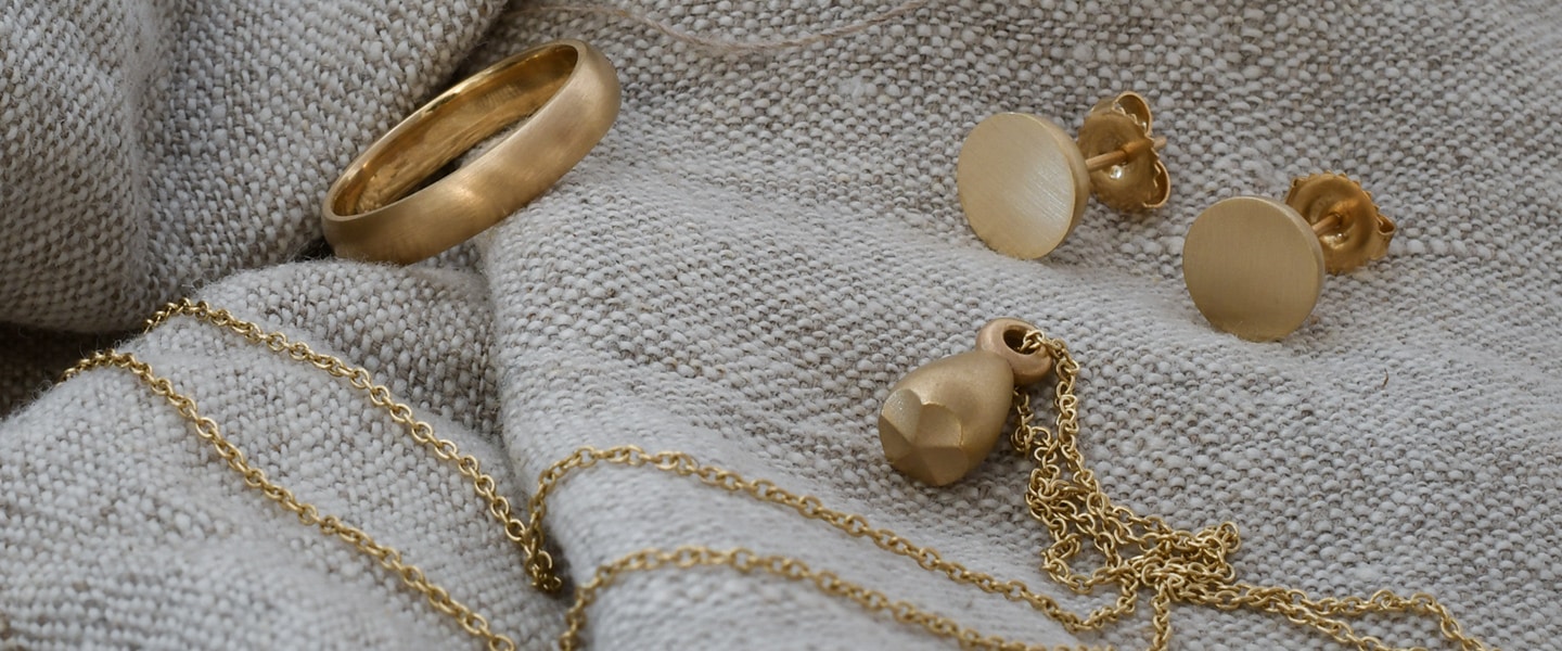 AuTerra solid gold recycled jewellery.