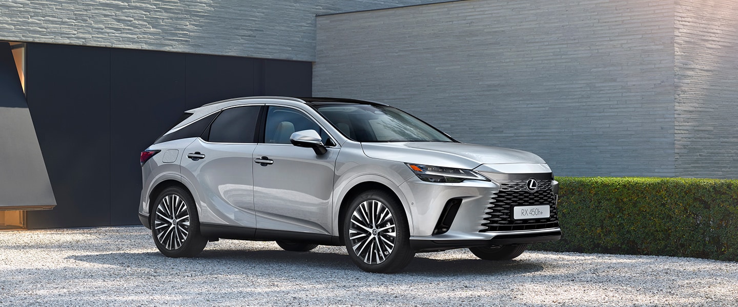 Lexus Rx Front Vieww The front of the new Lexus RX has a completely new look.