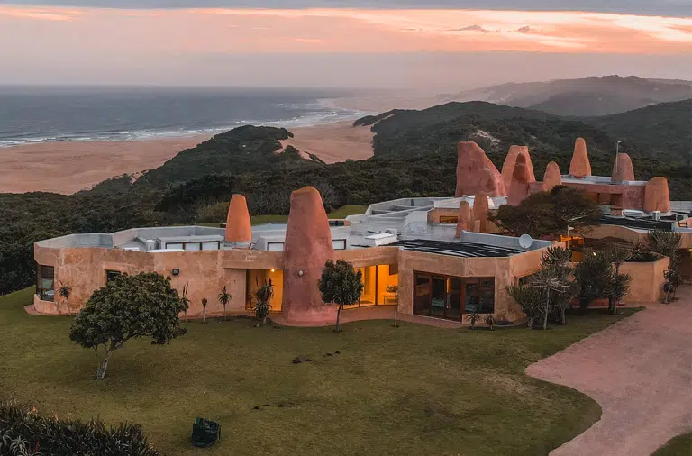 Read more about the article A Luxurious Enchanted Villa in the Eastern Cape